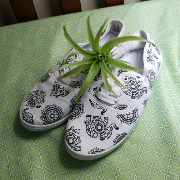 color your own shoes